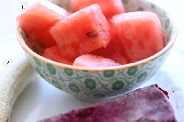 Dragon fruit smoothie by The Skinny Confidential.