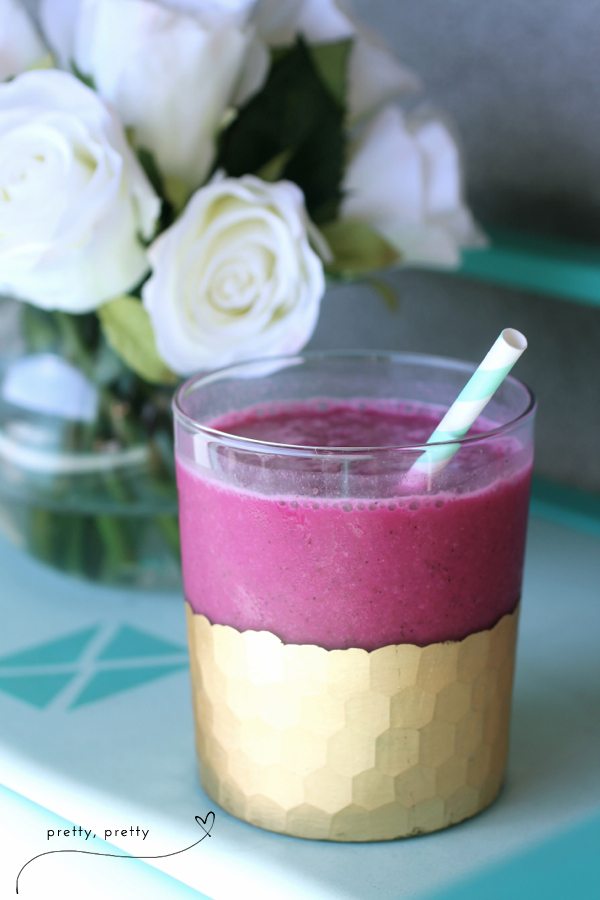 Dragon fruit smoothie by The Skinny Confidential.