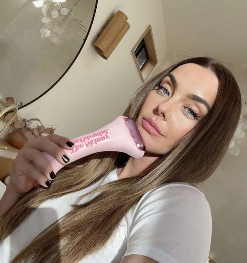 What Does Ice Do To Your Face?